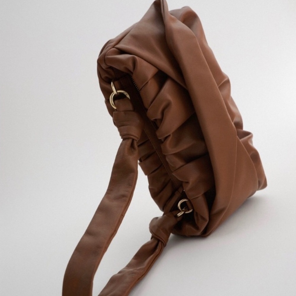 WRAP FRONT LEATHER BAG - Picture 6 of 11